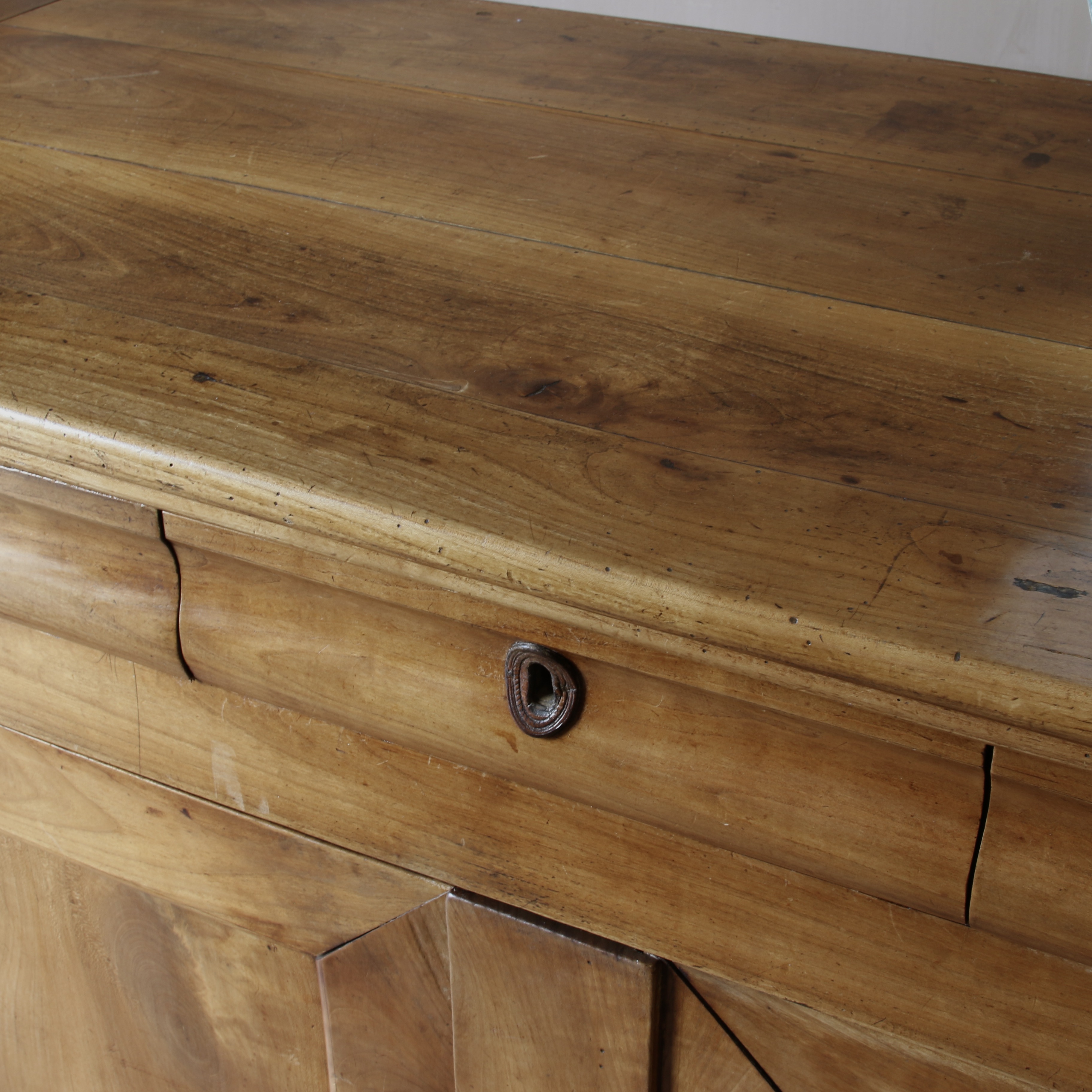 Louis Philippe Dresser Base